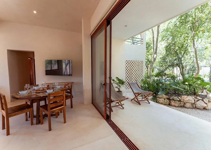 Modern Ground-level 3br Retreat With Private Pool *