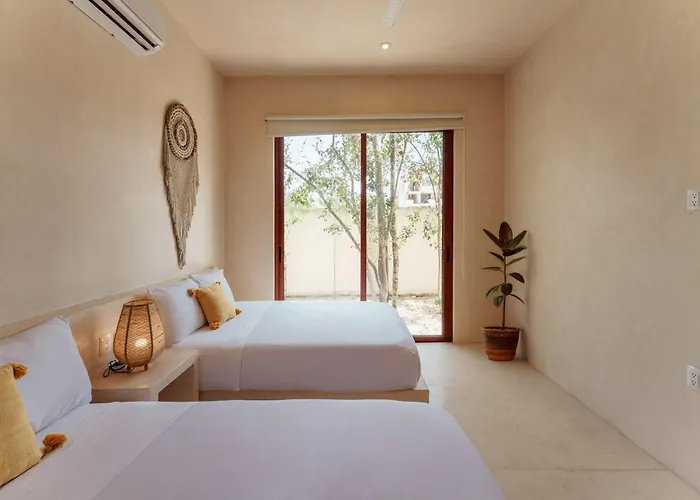 Modern Ground-level 3br Retreat With Private Pool *