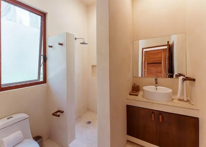 Modern Ground-level 3br Retreat With Private Pool Holiday home *