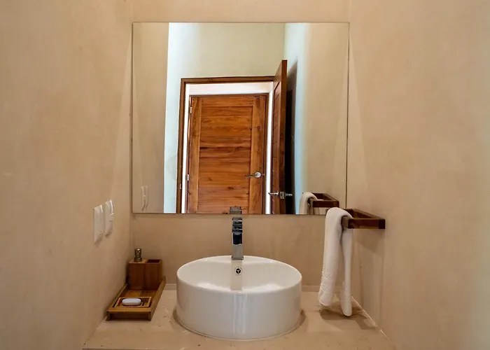 Holiday home Modern Ground-level 3br Retreat With Private Pool