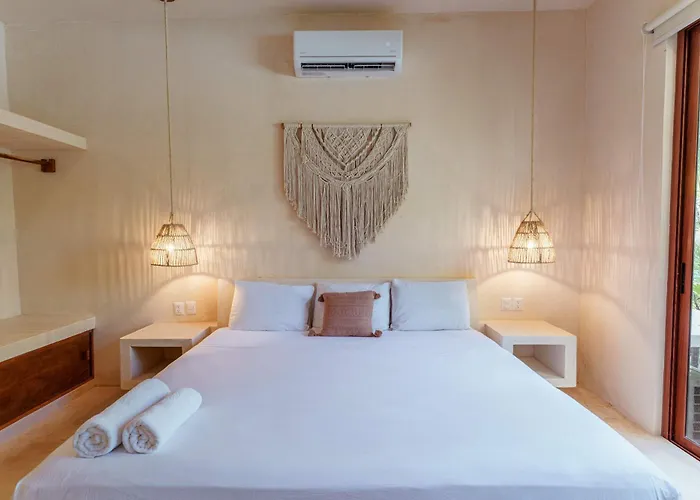 Modern Ground-level 3br Retreat With Private Pool Holiday home