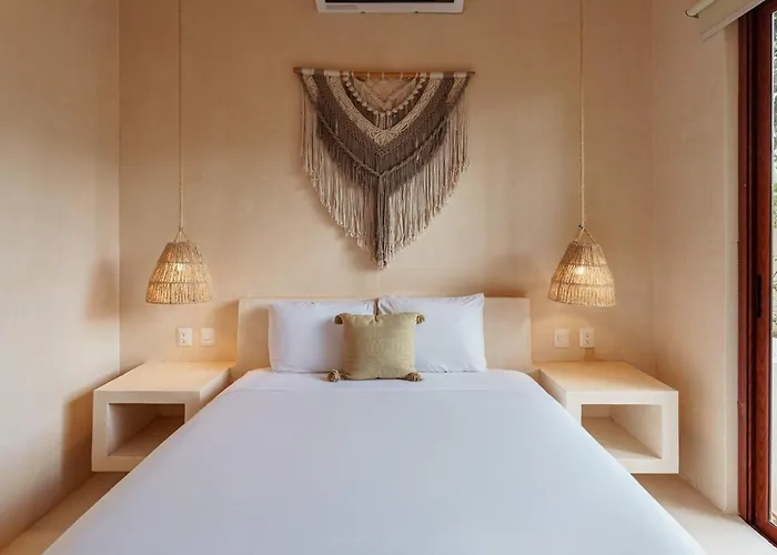 Holiday home Modern Ground-level 3br Retreat With Private Pool