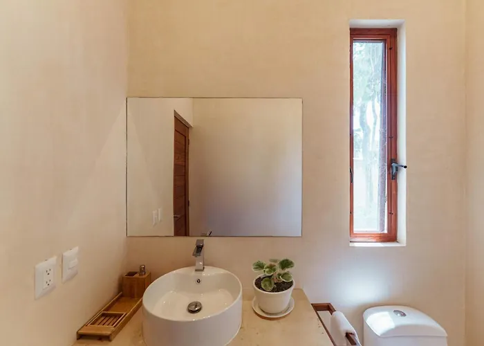 Modern Ground-level 3br Retreat With Private Pool Holiday home *